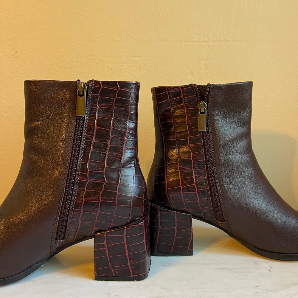 Seychelles Dark Brown Croc-Embossed Ankle Boots - Picture 6 of 7